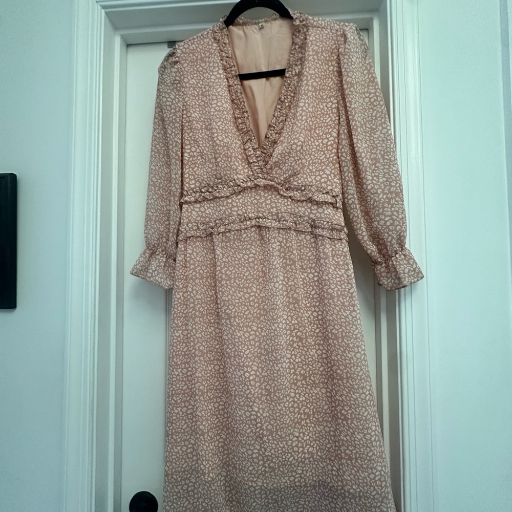 Chic Floral Patterned Dress